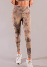 Cargar imagen en el visor de la galería, Tye Die Smooth Leggings - Kila Activewear