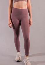 Cargar imagen en el visor de la galería, Smooth Sport Leggings - Kila Activewear