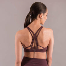 Cargar imagen en el visor de la galería, Top Energy Sport de Medio Impacto con Tirantes Delgados Cruzados en Espalda - Kila Activewear