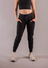 Cargar imagen en el visor de la galería, Soft Jogger Pants - Kila Activewear
